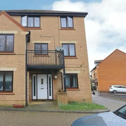 Buy this 6 bed house on Langport Crescent in Milton Keynes, MK5 6LZ