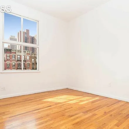 Rent this 3 bed apartment on 250 East 90th Street in New York, NY 10128
