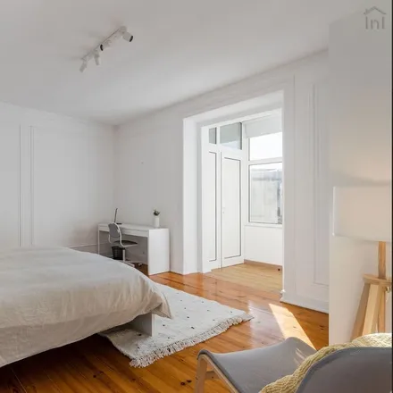 Rent this 6 bed room on Rua Barão de Sabrosa
