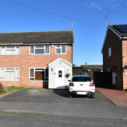 Buy this 3 bed duplex on Knights Way in Tewkesbury, GL20 8DY