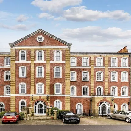 Rent this 2 bed apartment on Royal Gate in Portsmouth, PO4 9GA