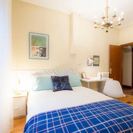 Rent this 7 bed apartment on Gurutze Gorria Victoria Eugenia in Alameda Urquijo / Urkixo zumarkalea, 48011 Bilbao
