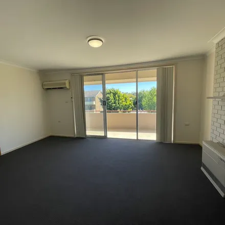 Rent this 2 bed apartment on Kiewa Place in Albury NSW 2640, Australia