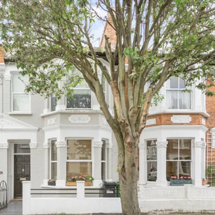 Rent this 5 bed townhouse on Rowallan Road in London, SW6 6AB