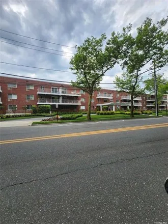 Buy this studio apartment on 320 East Shore Road in Village of Great Neck, NY 11023