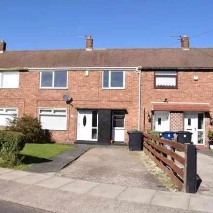 Rent this 3 bed townhouse on Boswell Avenue in South Tyneside, NE34 9SZ