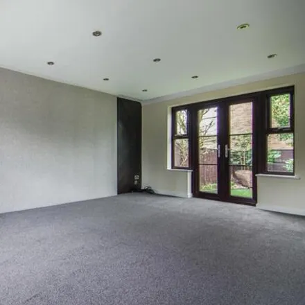 Image 5 - 11 Cromes Wood, Coventry, CV4 9SP, United Kingdom - House for sale