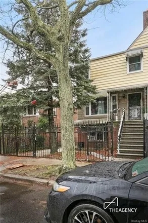 Buy this 3 bed house on 4071 Murdock Avenue in New York, NY 10466