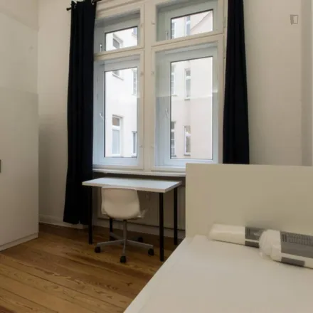 Rent this 6 bed room on Königin-Elisabeth-Straße 1 in 14059 Berlin, Germany