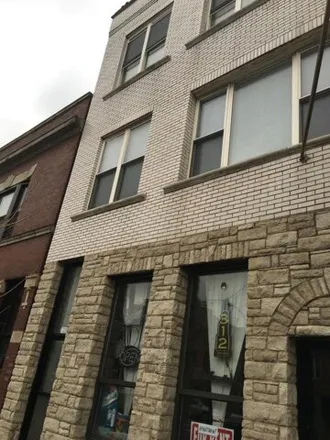 Rent this 2 bed apartment on 1013 North Western Avenue in Chicago, IL 60622