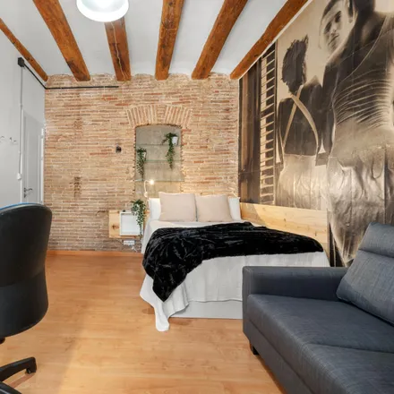 Rent this 4 bed room on Carrer de l'Arc del Teatre in 20, 08001 Barcelona