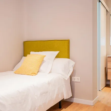 Rent this 5 bed room on Calle San José de Calasanz in 28902 Getafe, Spain
