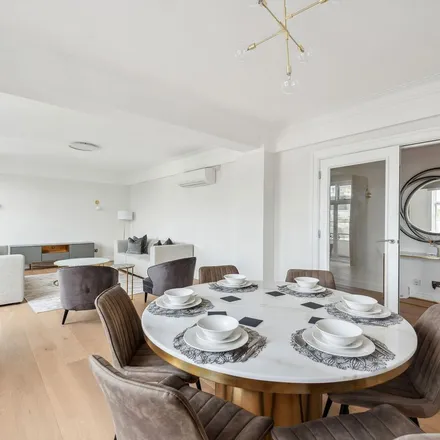 Image 4 - Chesterfield House, Chesterfield Gardens, London, W1J 7TL, United Kingdom - Apartment for rent