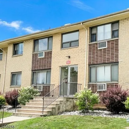 Buy this 1 bed condo on Crystal Ridge Drive in North Plainfield, NJ 07069