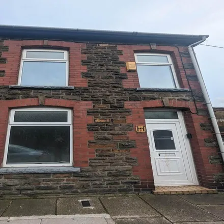 Rent this 4 bed townhouse on Church Terrace in Ynyshir, CF39 0ET