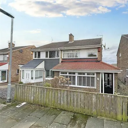 Buy this 3 bed duplex on Firtrees in Gateshead, NE10 8LE