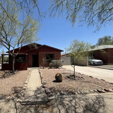 Rent this 3 bed house on 1301 E Lee St in Tucson, Arizona