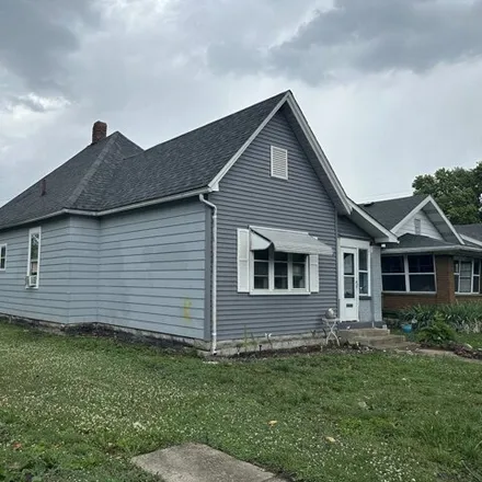 Image 3 - 1834 2nd Avenue, Terre Haute, IN 47807, USA - House for sale