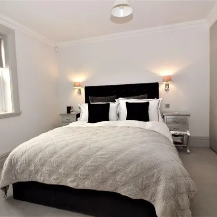 Image 4 - Cassidy's, 10-12 Castle Street, Royal Tunbridge Wells, TN1 1XJ, United Kingdom - Apartment for rent