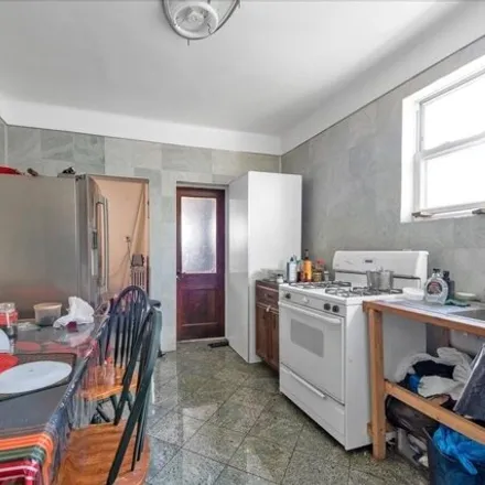 Image 6 - 85-14 168th Street, New York, NY 11432, USA - House for sale