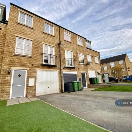 Rent this 4 bed townhouse on Long Hill Road in Kirklees, HD2 1ZH