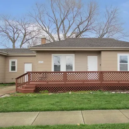 Buy this 2 bed house on Laramie Boulevard in Crestwood, IL 60445
