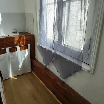 Rent this 4 bed apartment on Tour d'enceinte in Rue Jean-Jacques Rousseau, 37400 Amboise