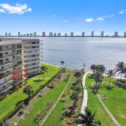 Buy this 2 bed condo on 855 Lake Shore Drive in Lake Park, Palm Beach County