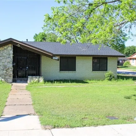 Buy this 4 bed house on 5911 Keeneland Parkway in Dallas, TX 75236
