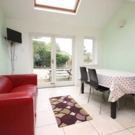 Rent this 6 bed apartment on 28 Minster Road in Oxford, OX4 1LY