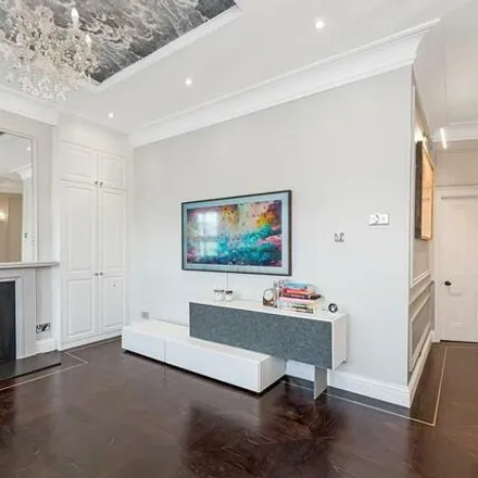 Image 3 - Eaton House the Manor, 58 Clapham Common North Side, London, SW4 9RU, United Kingdom - Room for rent