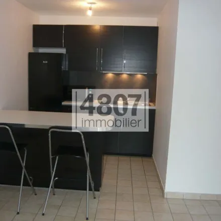 Image 3 - 15 Rue Émile Favre, 74300 Cluses, France - Apartment for rent