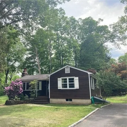 Rent this 2 bed house on 27 Woodland Way in Ridgefield, Connecticut