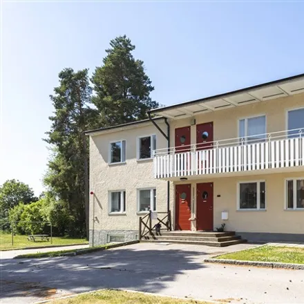 Rent this 3 bed apartment on Svarvargatan in 811 40 Sandviken, Sweden
