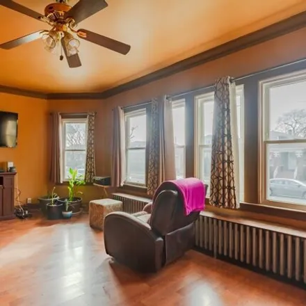 Image 4 - 10131 South Calumet Avenue, Chicago, IL 60628, USA - House for sale