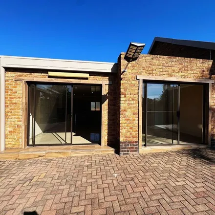 Image 4 - 3rd Avenue, Woodmere, Gauteng, 1406, South Africa - Apartment for rent