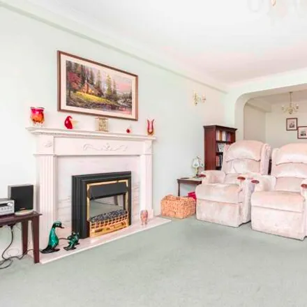 Image 6 - 31-73 Keverstone Court, Manor Road, Bournemouth, BH1 3EZ, United Kingdom - Apartment for sale