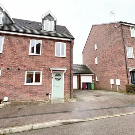 Buy this 4 bed townhouse on Wylam Close in Danesmoor, S45 9TR