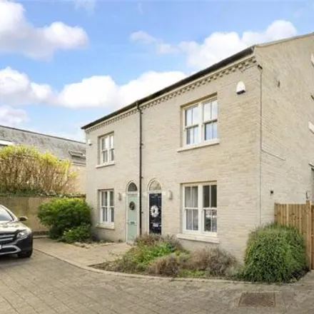 Buy this 4 bed duplex on 107 Vinery Road in Cambridge, CB1 3DW