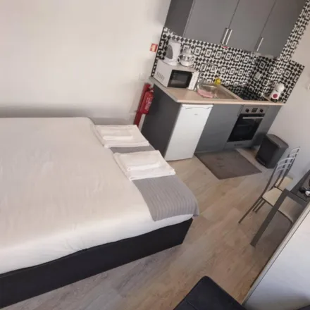 Rent this studio apartment on Rua da Firmeza in 4000-044 Porto, Portugal