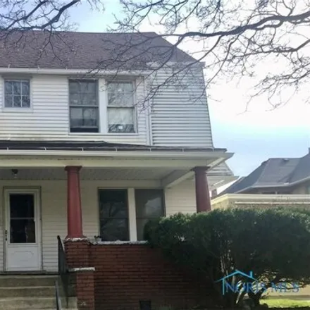 Buy this 4 bed house on 623 Islington Street in Toledo, OH 43610