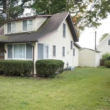 Buy this 3 bed house on 2524 Parkway Drive in Rollin Township, Lenawee County