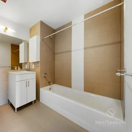Image 5 - Hunters Landing, 11-39 49th Avenue, New York, NY 11101, USA - House for rent