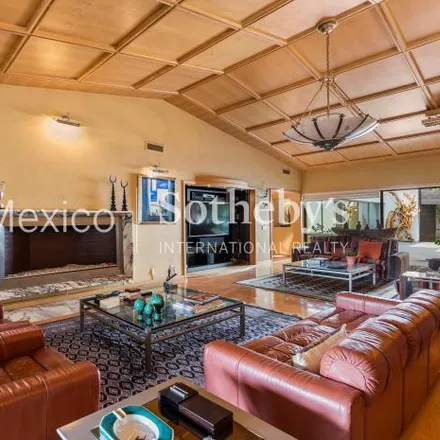 Buy this 4 bed house on Avenida Saratoga 255 in Colonia Lomas Hipódromo, 53950 Naucalpan de Juárez
