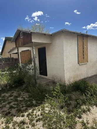 Image 1 - 784 Lewis Avenue Southeast, Albuquerque, NM 87102, USA - House for sale