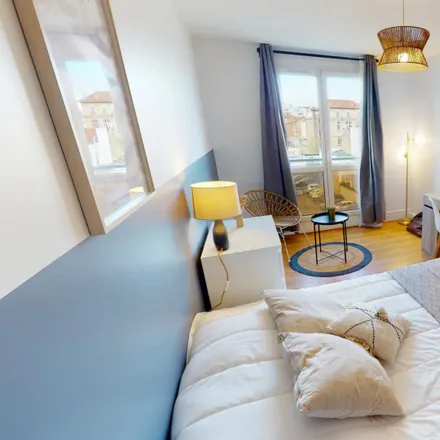 Rent this 4 bed room on 175 Rue du Ménil in 92600 Asnières-sur-Seine, France