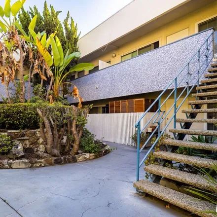 Buy this studio townhouse on 7718 Paseo del Rey in Los Angeles, CA 90293