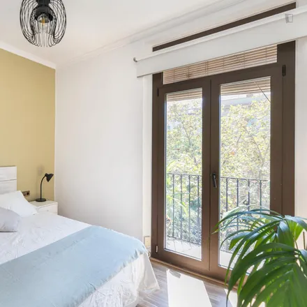 Rent this 2 bed apartment on Homo Sibaris in Plaça d'Osca, 4