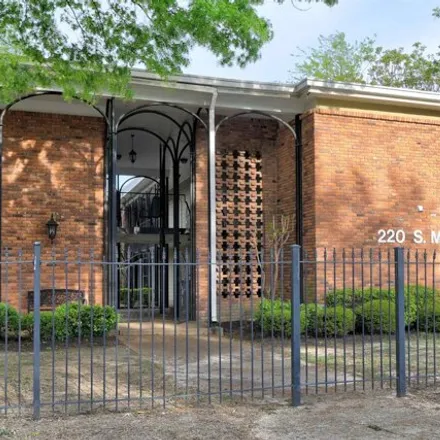Buy this 2 bed condo on 220 S Mclean Blvd Apt 8 in Memphis, Tennessee