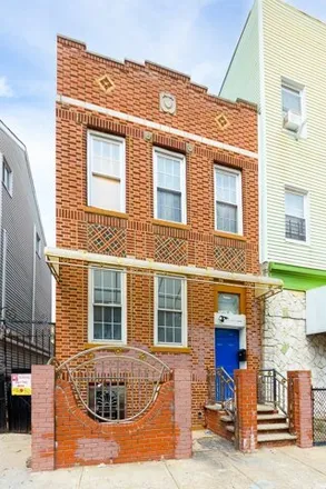 Image 6 - 31 Cedar Street, New York, NY 11221, USA - House for rent